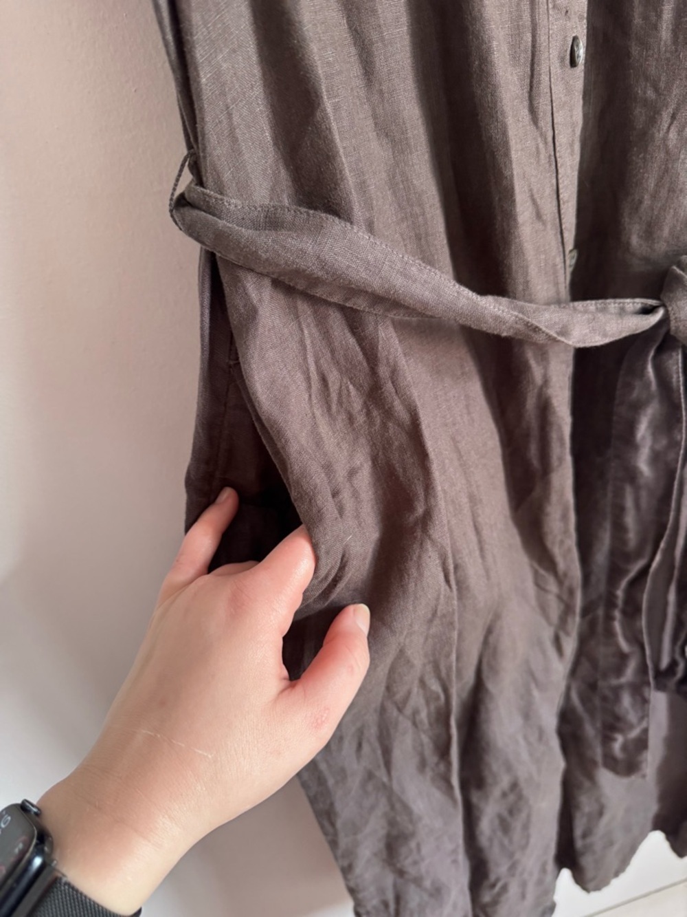 Faherty Sleeveless Button-Front Midi Dress in Charcoal - Picture 5 of 12